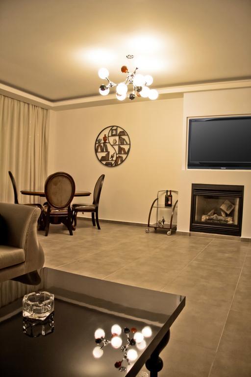 Sea View Beachfront Villa Peri 구베스 외부 사진